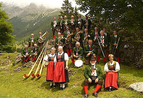 Persfoto van Die Edelweiskapelle blaaskapel bij OktoberfeestArtiesten.nl