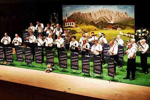 Persfoto van Crombacher Muzikanten Blaaskapel bij OktoberfeestArtiesten.nl