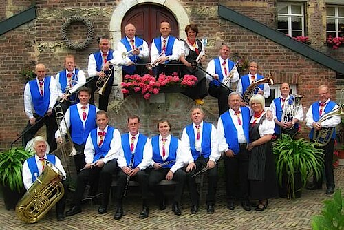 Persfoto van De Limburgse Boereblaoskapel bij Oktoberfeestartiesten.nl