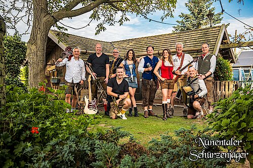 Nieuwe bandfoto van de Nunentaler Schurzenjager, te boeken bij oktoberfeestartiesten.nlr