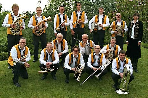 Persfoto van Freunde Echo blaaskapel bij OktoberfeestArtiesten.nl